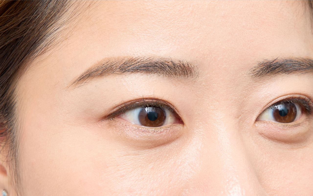 丸顔さん向けメイクのポイント-アイブロウ