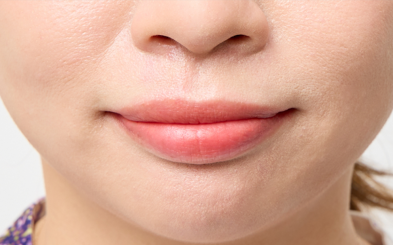 丸顔さん向けメイクのポイント-リップ