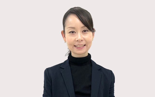 タカラベルモント化粧品製品企画担当 富田万里子