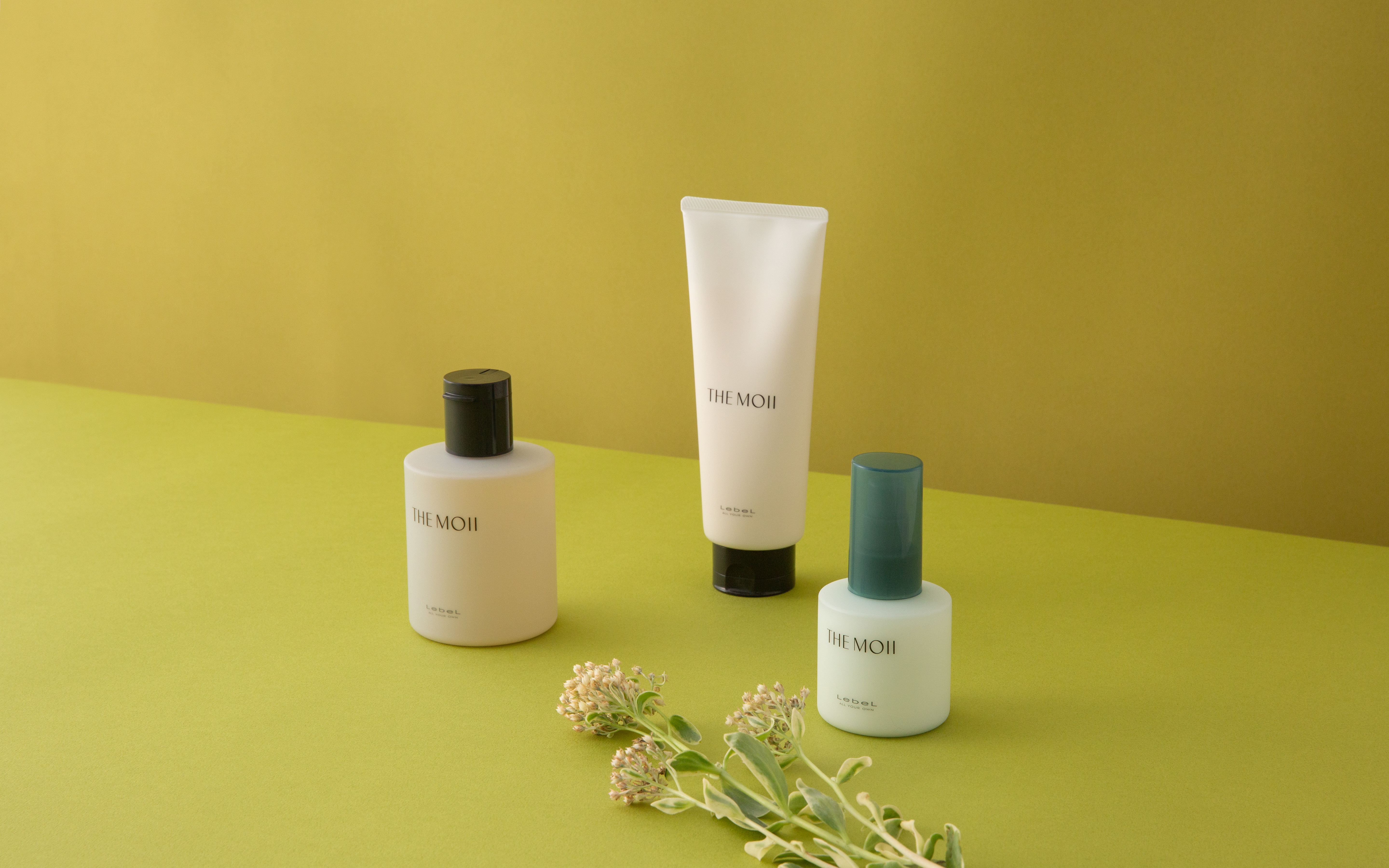 ザ・モイ シャンプー メロウアウト（250mL／&yen;3,300）/ザ・モイ トリートメント メロウアウト〈ヘアトリートメント〉（200mL／&yen;3,300）/ザ・モイ VGセラム ディープブレス〈スキャルプ・ヘアトリートメントミルク〉（100mL／&yen;2,400）